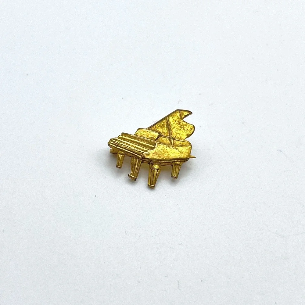 Vintage Gold Tone Grand Piano Brooch Musical Instrument Lapel Pin Miniature